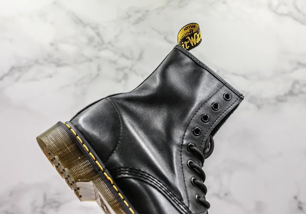 Dr. Martens 1460 أحذية مارتن سوداء جلد ناعم خياطة صفراء 6