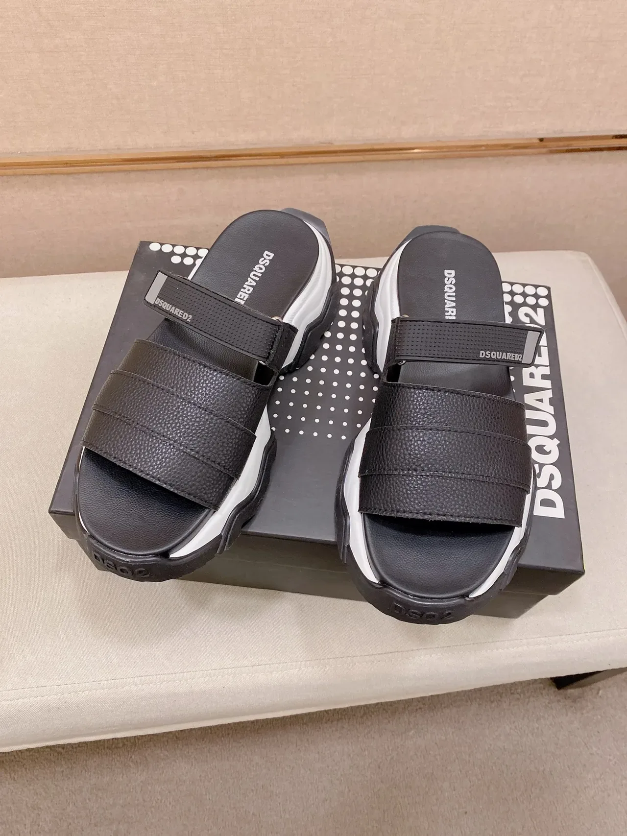Dsquared2 ICON काला और सफेद प्लेटफॉर्म कैजुअल सैंडल 4