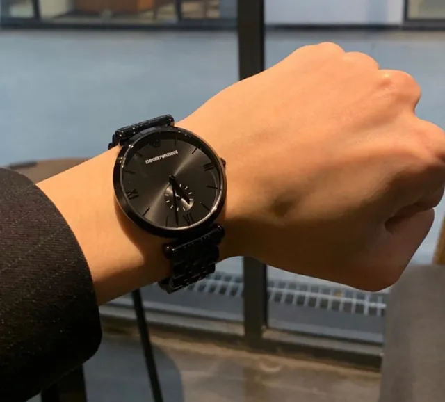 Emporio Armani Reloj Clásico Negro Monocromático Minimalista con Dial de Cuarzo 5
