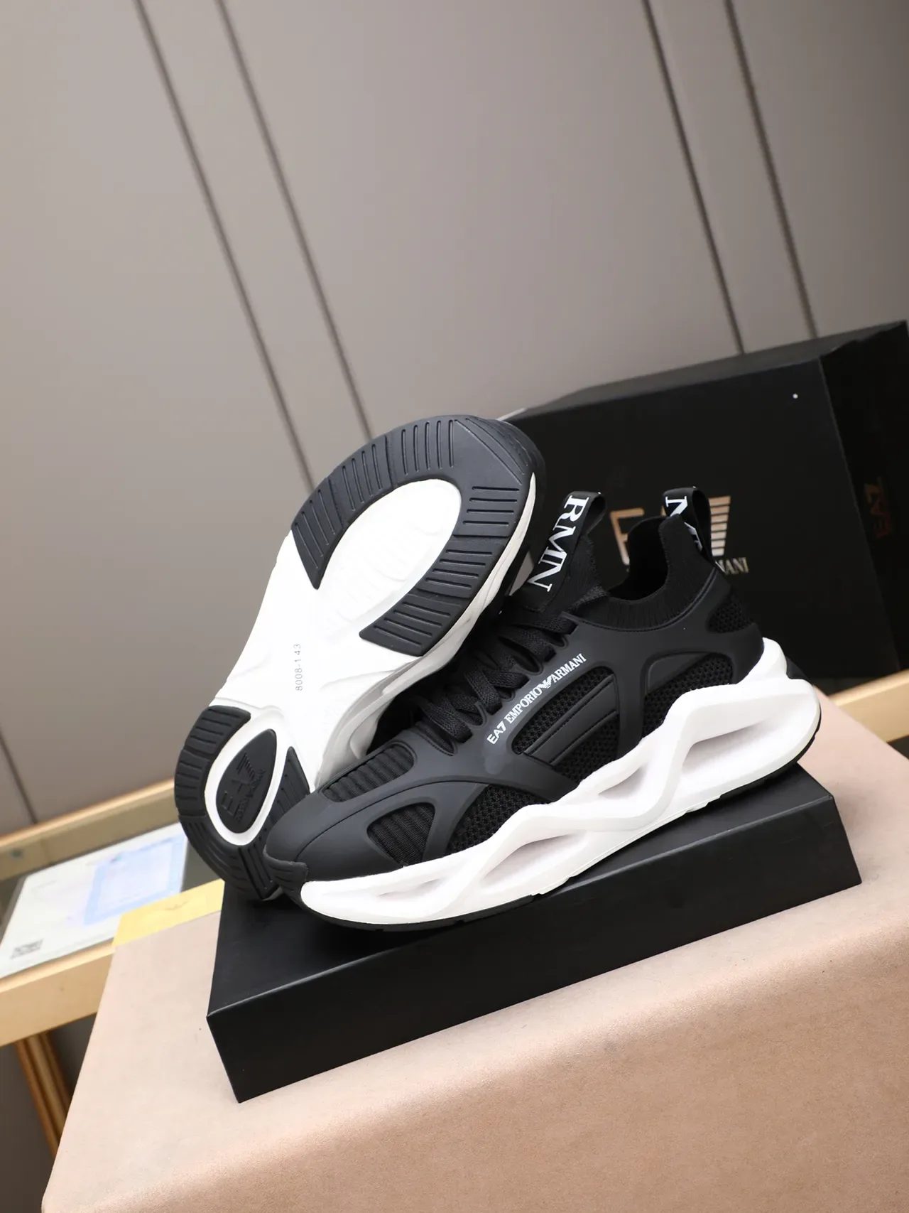 Emporio Armani EA7 Sneakers Noir et Blanc en Maille Style de Vie 5
