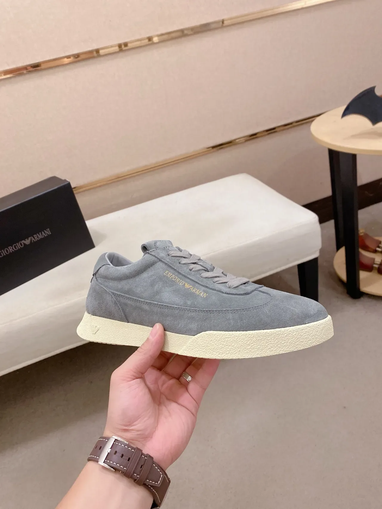 Emporio Armani 灰色麂皮低帮生活休闲鞋 4