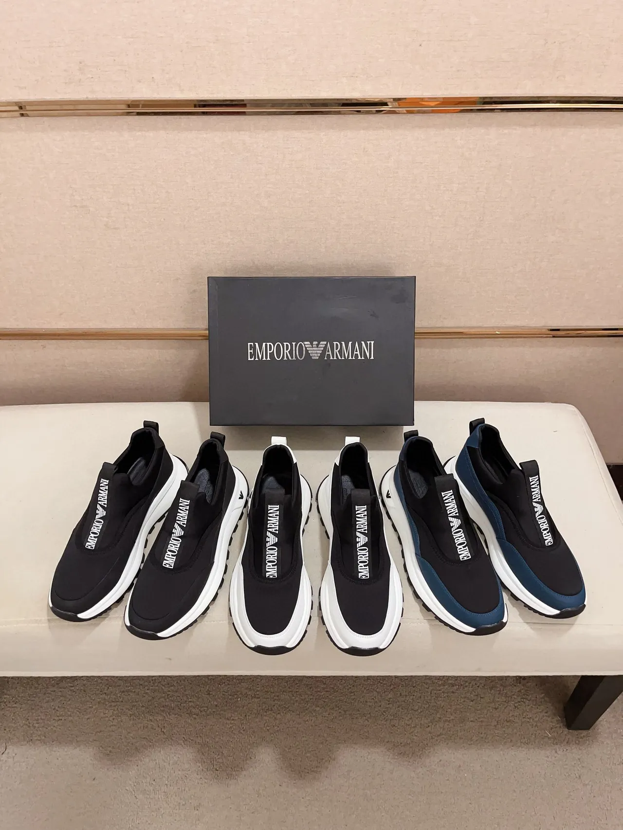Emporio Armani Chaussure Lifestyle Noir Blanc Tricot côtelé Supérieur Overlays daim Chaussures Lifestyle 4
