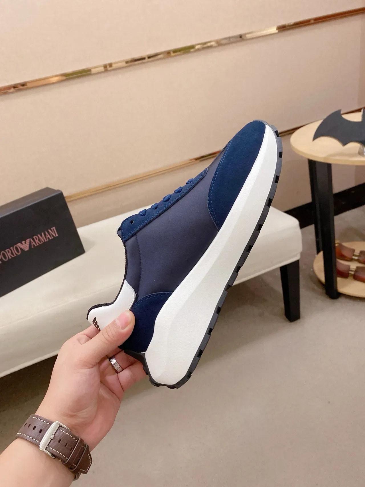 Emporio Armani লাইফস্টাইল স্নিকার নেভি হোয়াইট সুয়েড এবং টেক্সটাইল আপার স্কাল্প্টেড মিডসোল লাইফস্টাইল স্নিকার 5