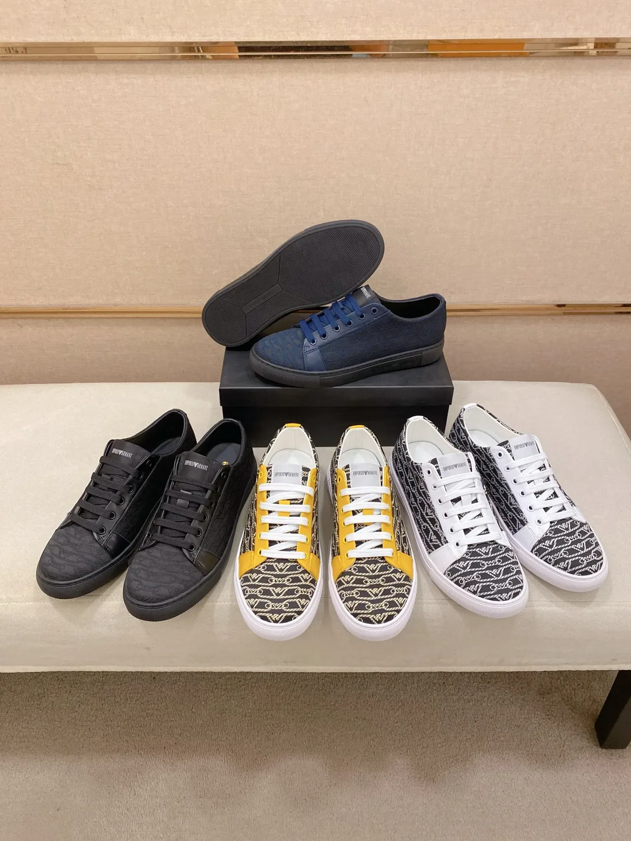 Emporio Armani 单色黑 Logo 提花 低帮运动鞋 2