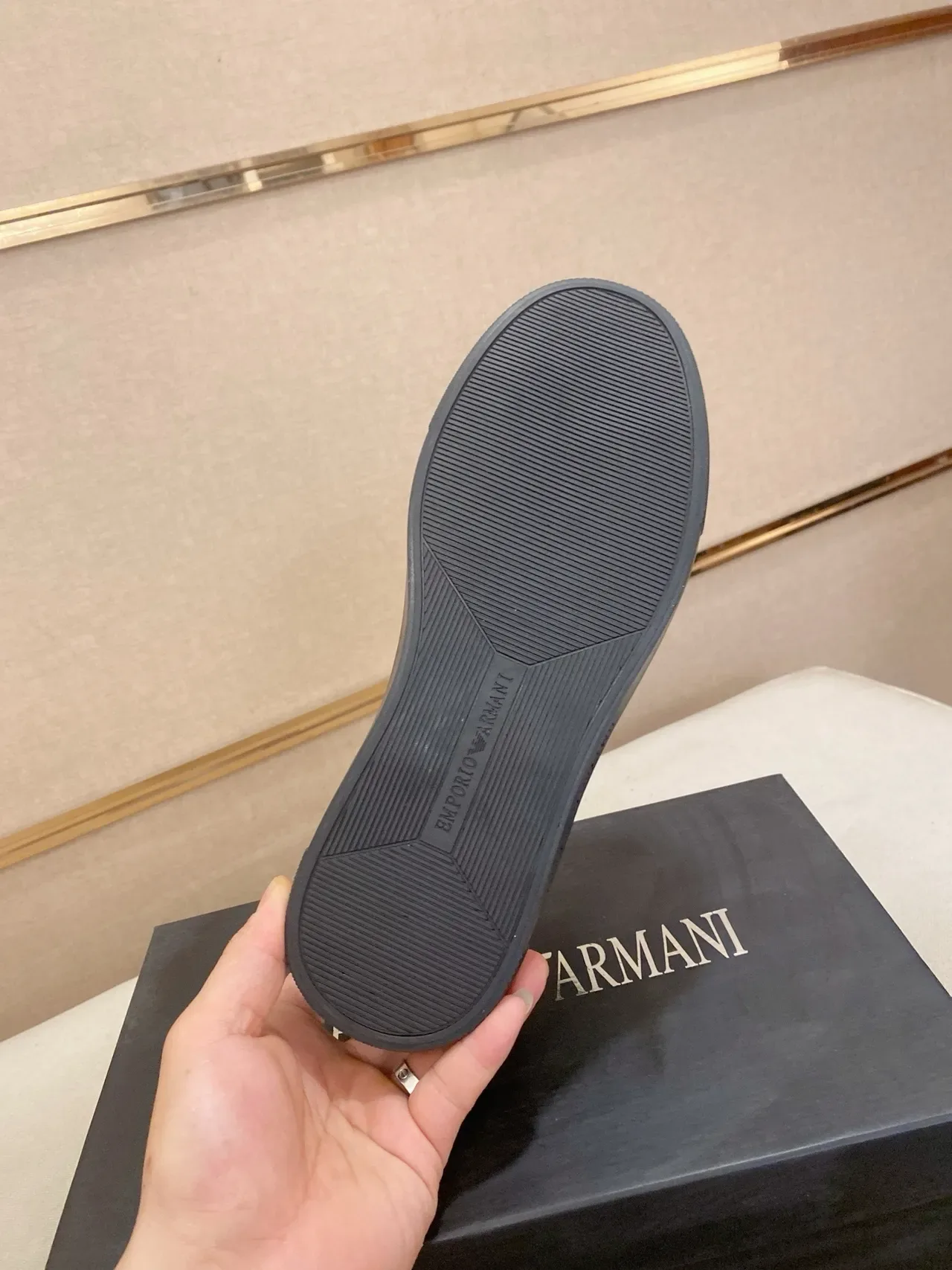 Emporio Armani 单色黑 Logo 提花 低帮运动鞋 3