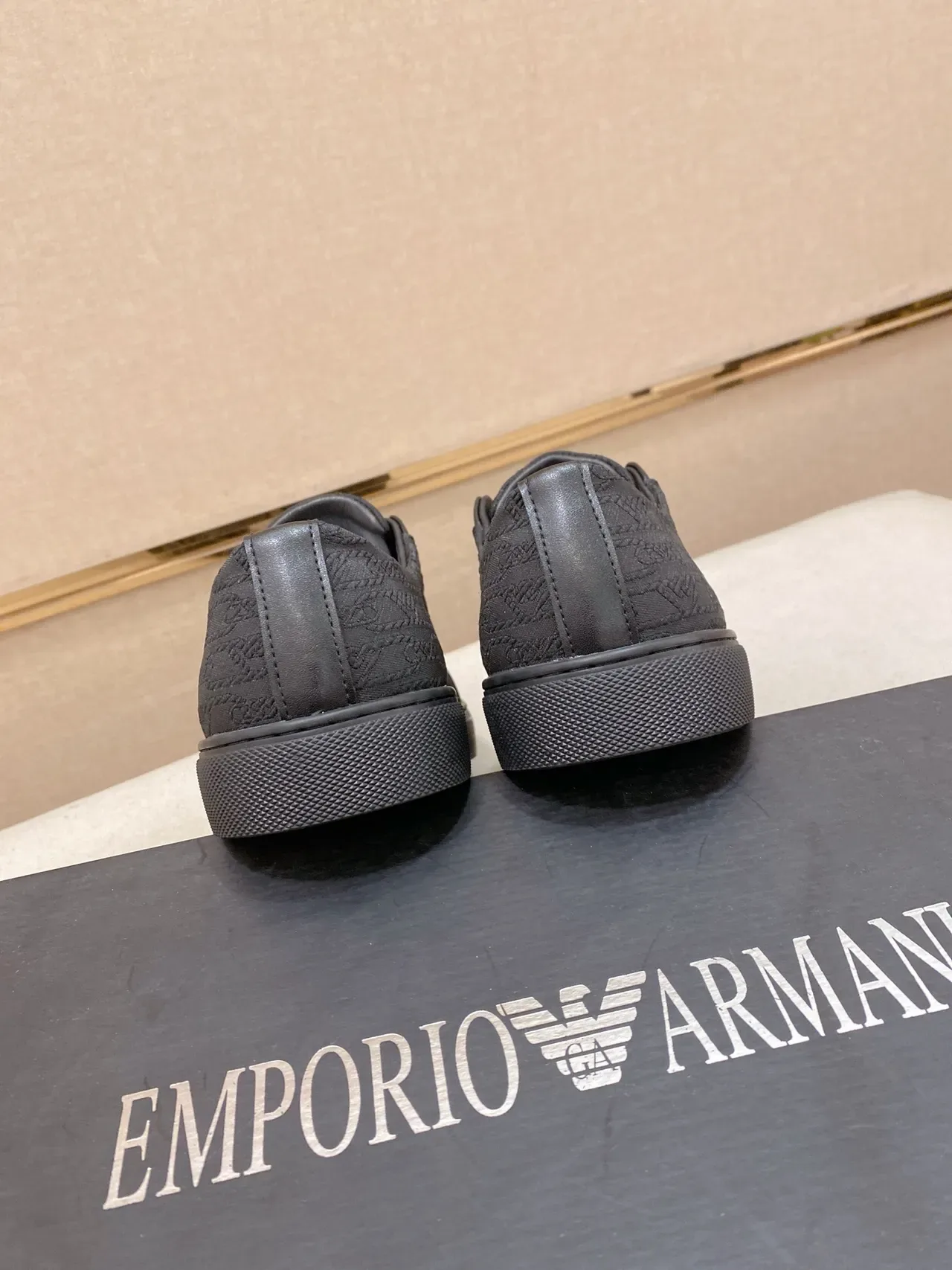 Emporio Armani 单色黑 Logo 提花 低帮运动鞋 4