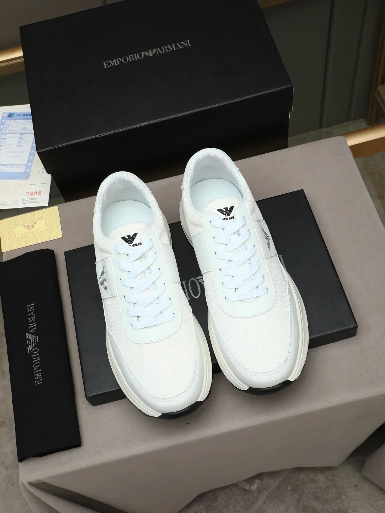 Emporio Armani 白色极简生活风格运动鞋 2