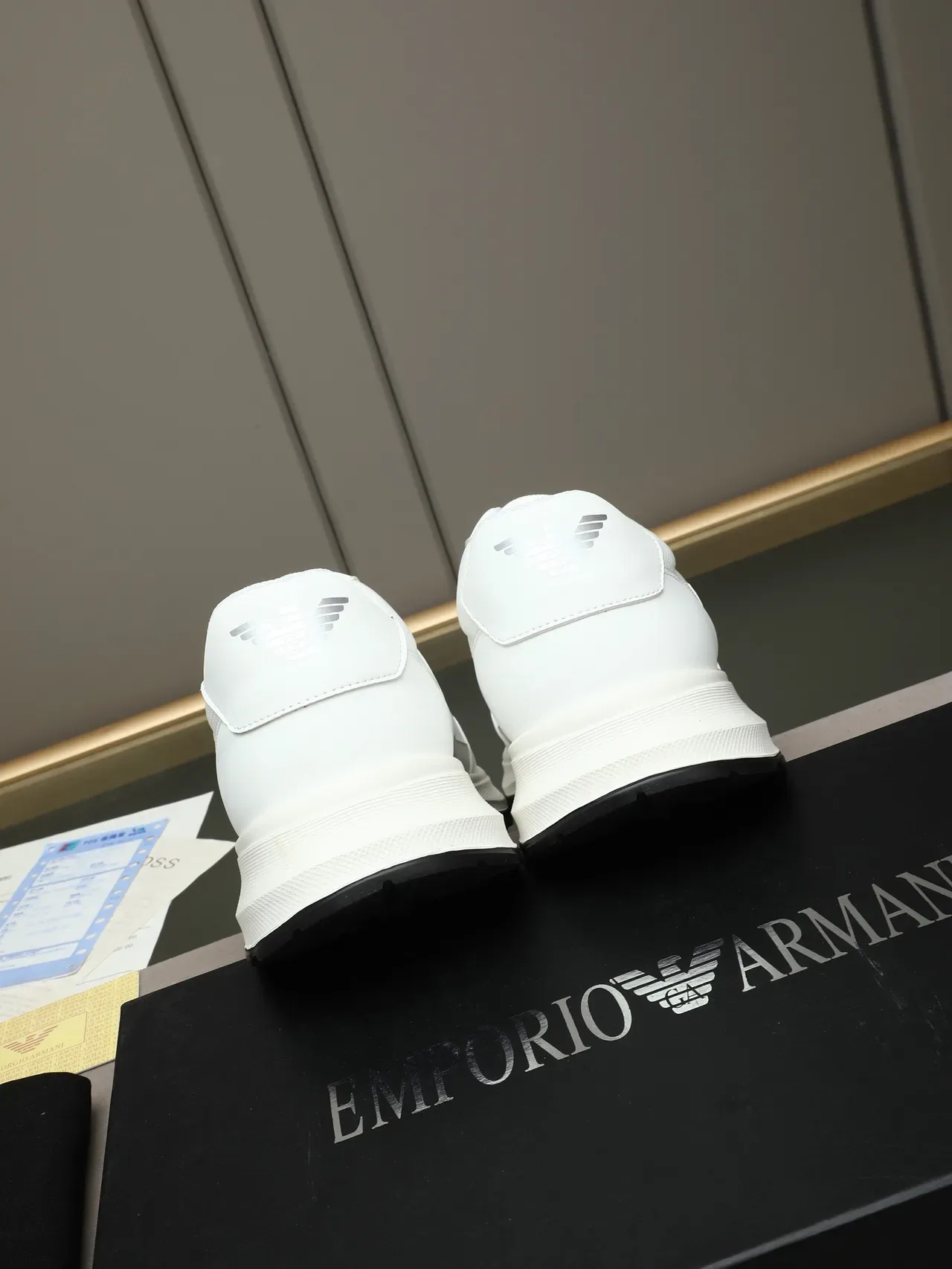 Emporio Armani 白色极简生活风格运动鞋 3