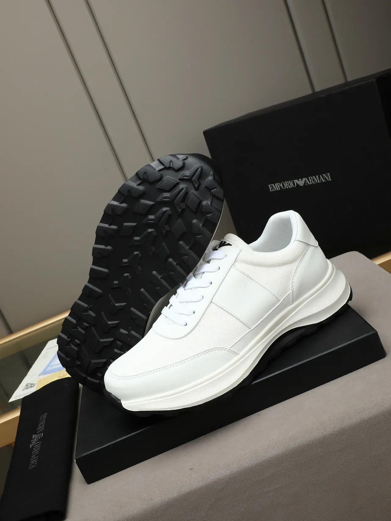 Emporio Armani 白色极简生活风格运动鞋 4