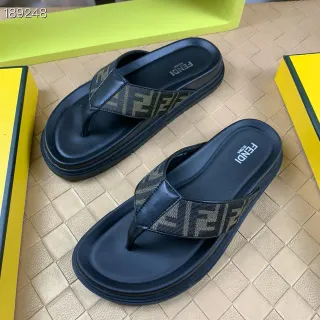 Fendi कालो बेज मोटा प्लेटफॉर्म FF Monogram Strap Slippers
