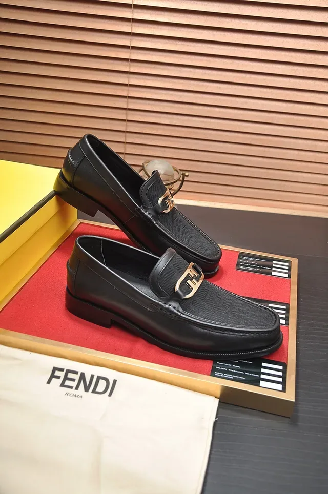 Fendi Preto Dourado Couro Pequin Weave Painel Mocassim 4
