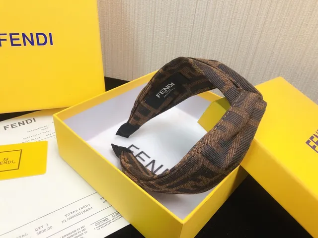 Fendi भूरा बेज मड़ा हुआ गाँठ FF जैक्वार्ड बीननी 6