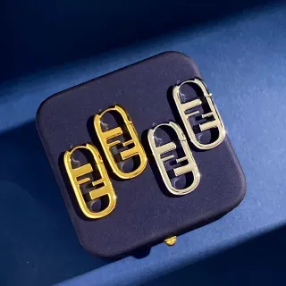 أقراط أذن Fendi FF Logo ذهبي بيضاوي