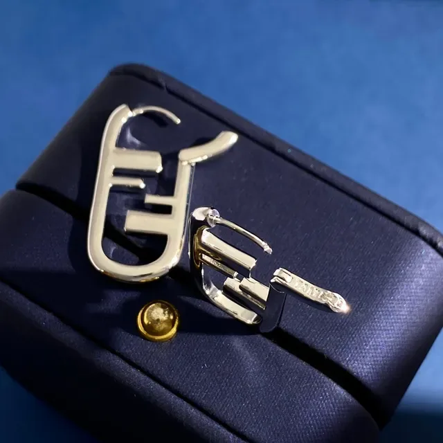 Aretes Fendi FF Logo de tono dorado ovalados 7