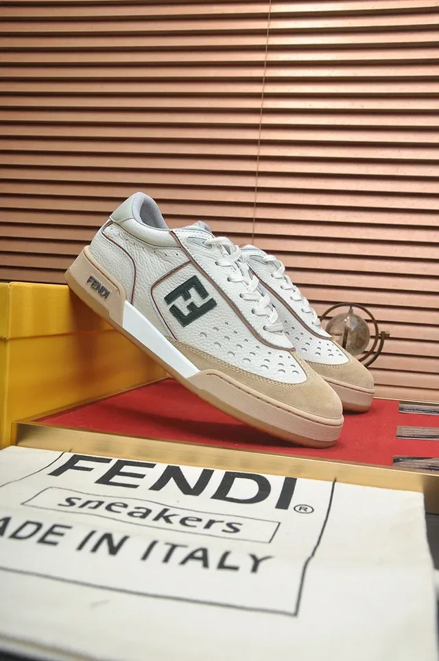 Fendi FF Logo Zapatillas Lifestyle de Cuero Perforado 4