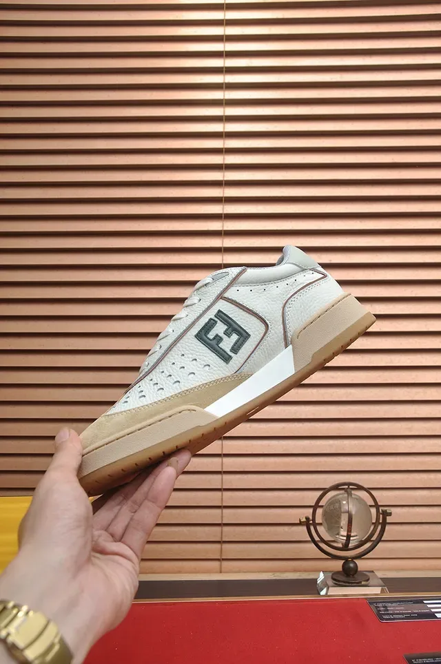 Fendi FF Logo Zapatillas Lifestyle de Cuero Perforado 5