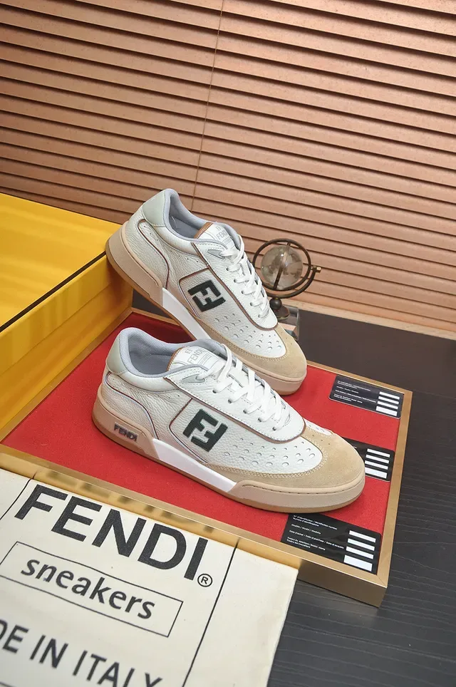 Fendi FF Logo Zapatillas Lifestyle de Cuero Perforado 6
