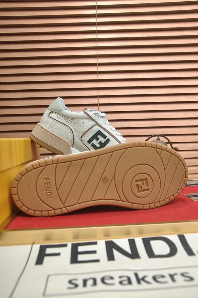 Fendi FF Logo Zapatillas Lifestyle de Cuero Perforado 7