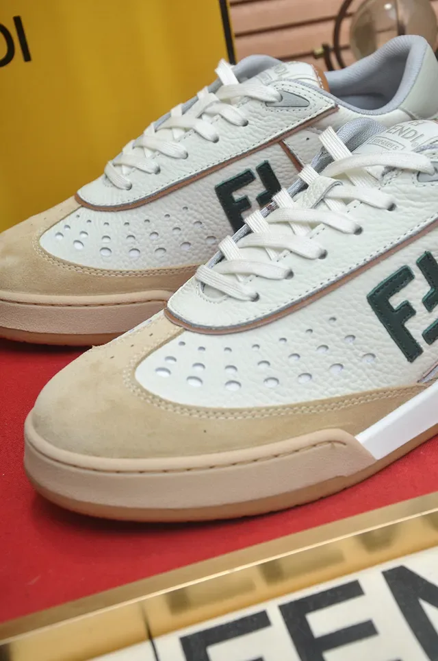 Fendi FF Logo Zapatillas Lifestyle de Cuero Perforado 8