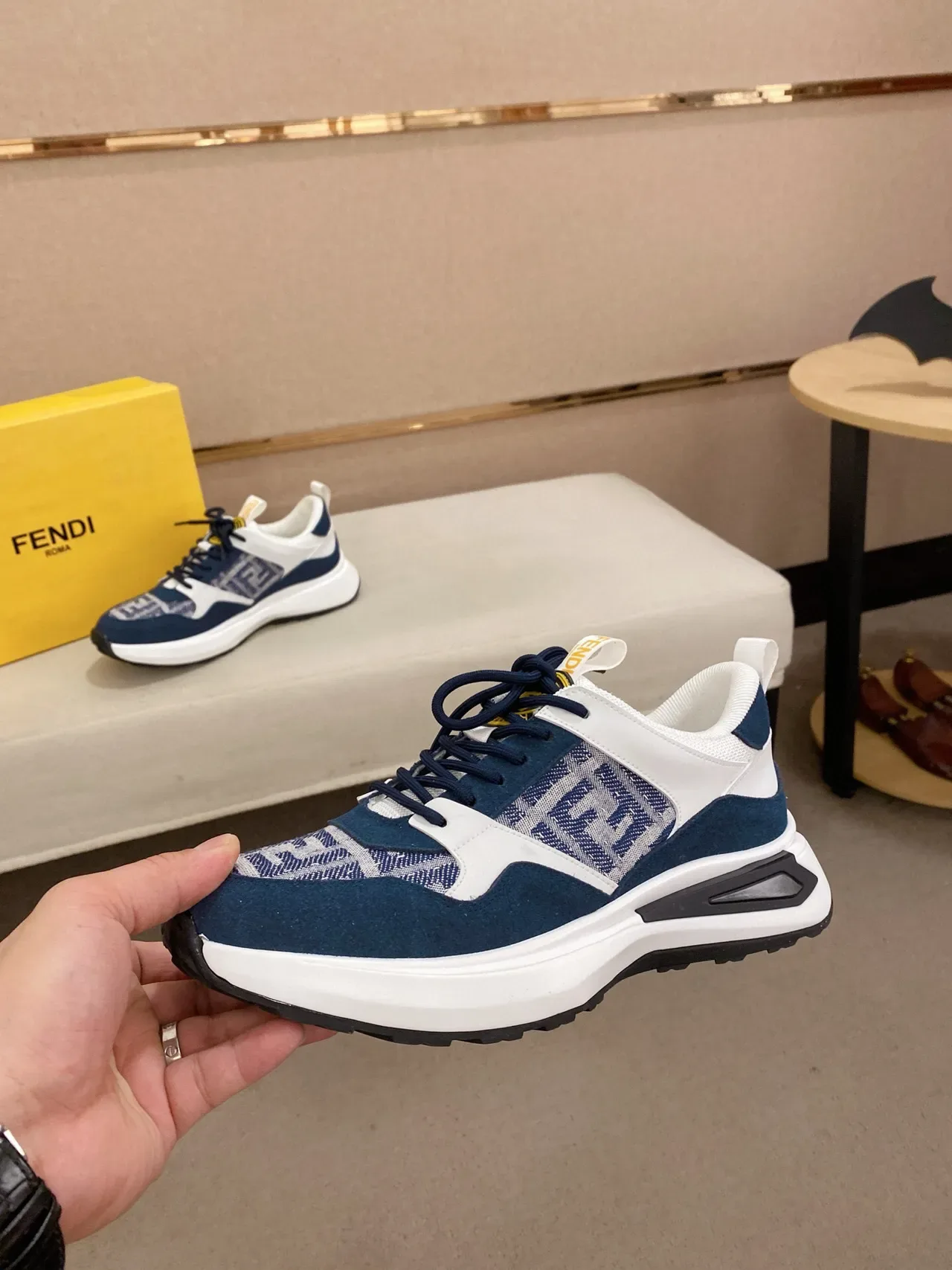 Fendi FF Monogram প্যানেল নেভি এবং সাদা লাইফস্টাইল স্নিকার 3