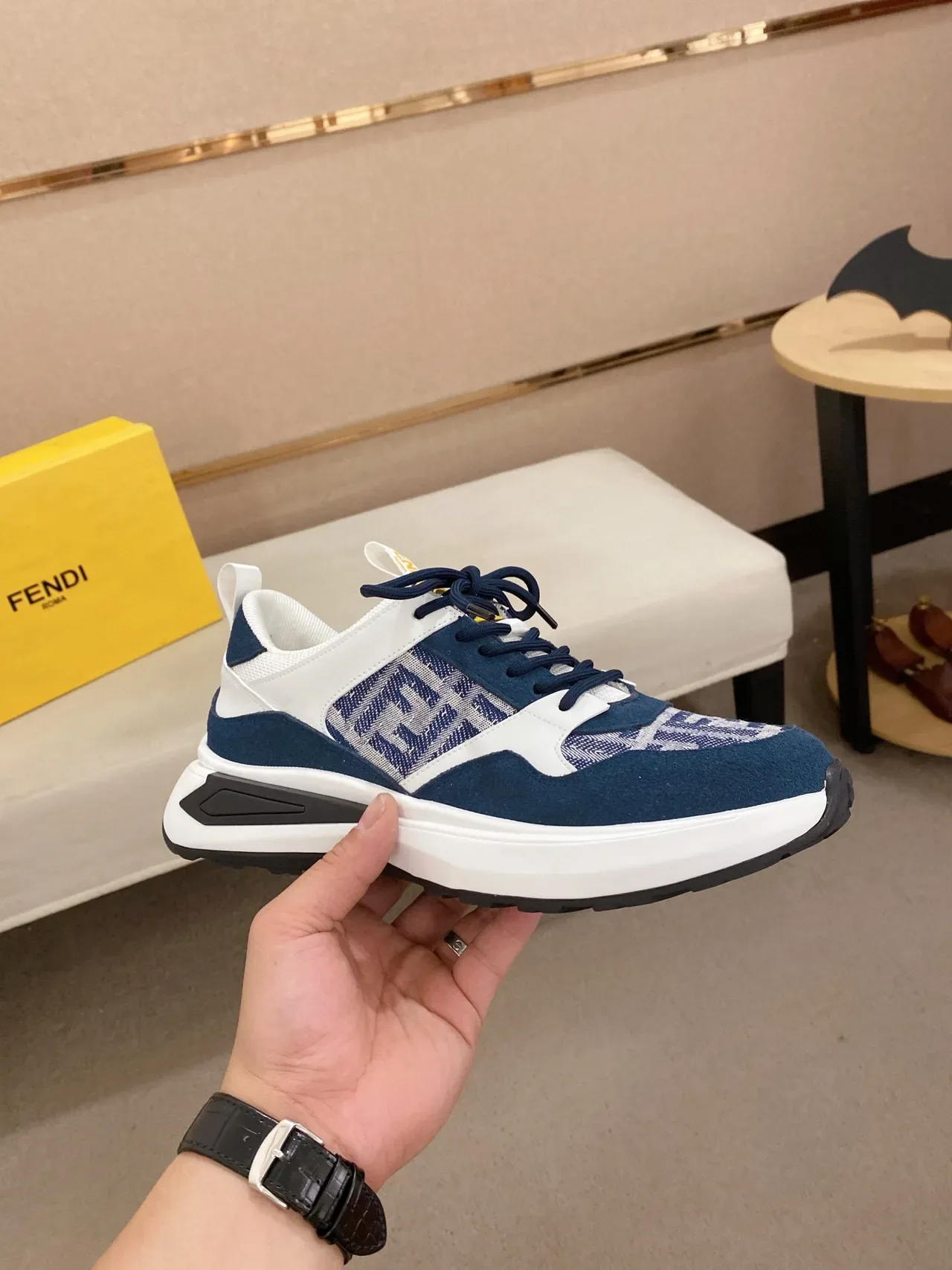 Fendi FF Monogram প্যানেল নেভি এবং সাদা লাইফস্টাইল স্নিকার 4