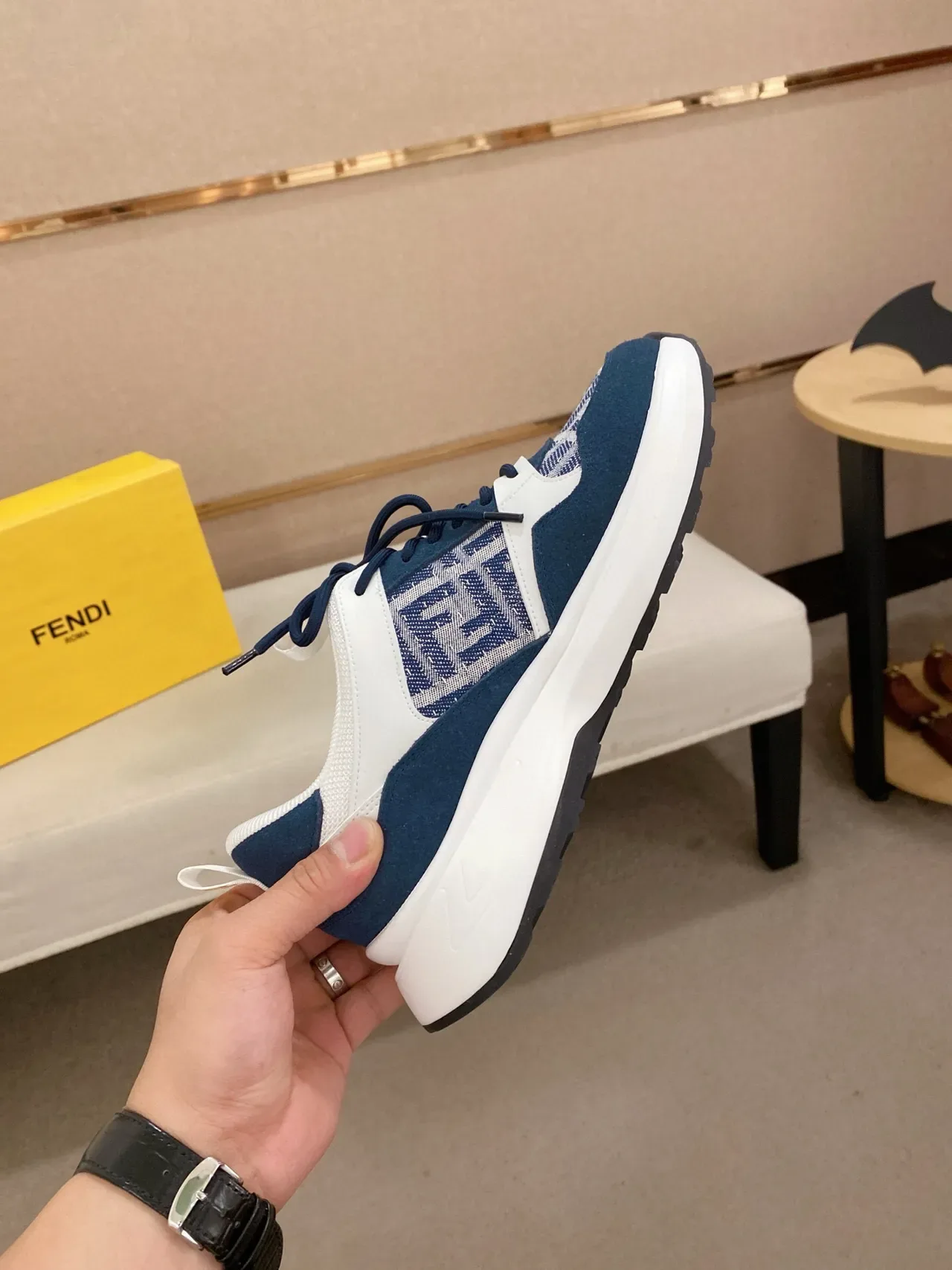 Fendi FF Monogram প্যানেল নেভি এবং সাদা লাইফস্টাইল স্নিকার 5