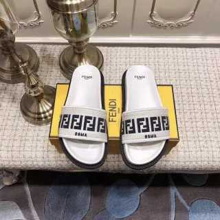 Fendi FF Slide Blanc et Noir Bretelle Tressée Semelle Caoutchouc Pantoufles