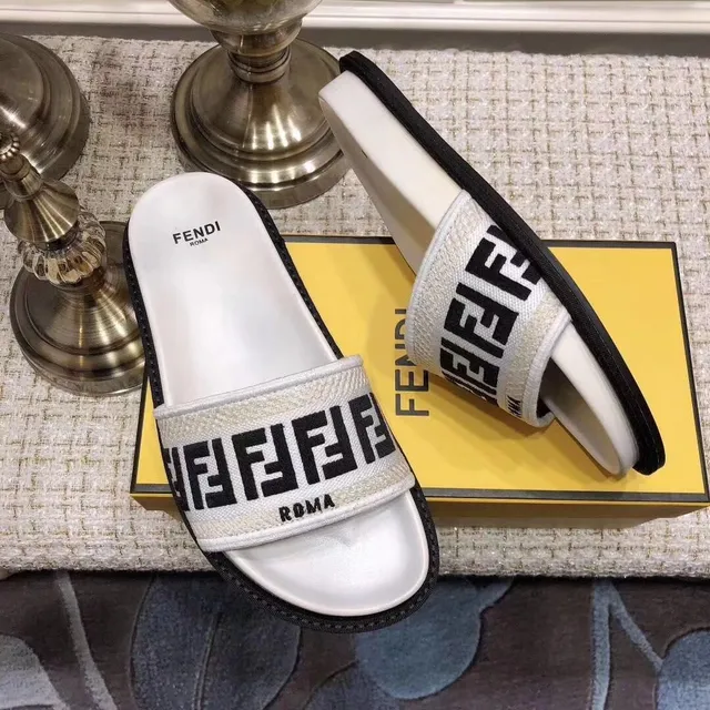 Fendi FF Slide Blanc et Noir Bretelle Tressée Semelle Caoutchouc Pantoufles 2