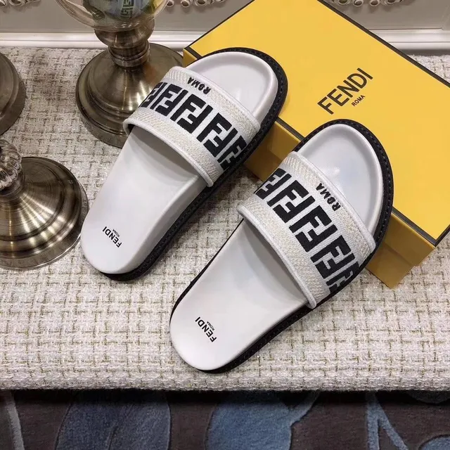 Fendi FF Slide Blanc et Noir Bretelle Tressée Semelle Caoutchouc Pantoufles 3
