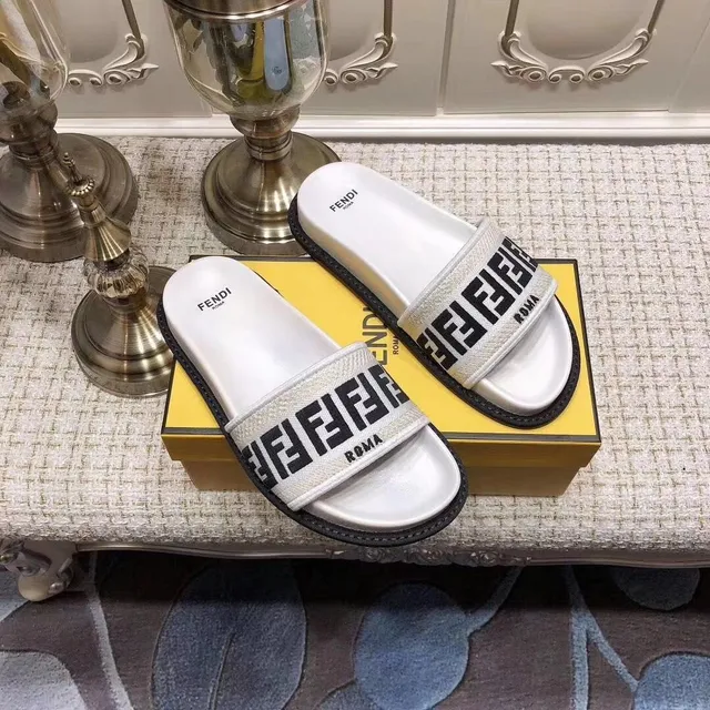 Fendi FF Slide Blanc et Noir Bretelle Tressée Semelle Caoutchouc Pantoufles 5