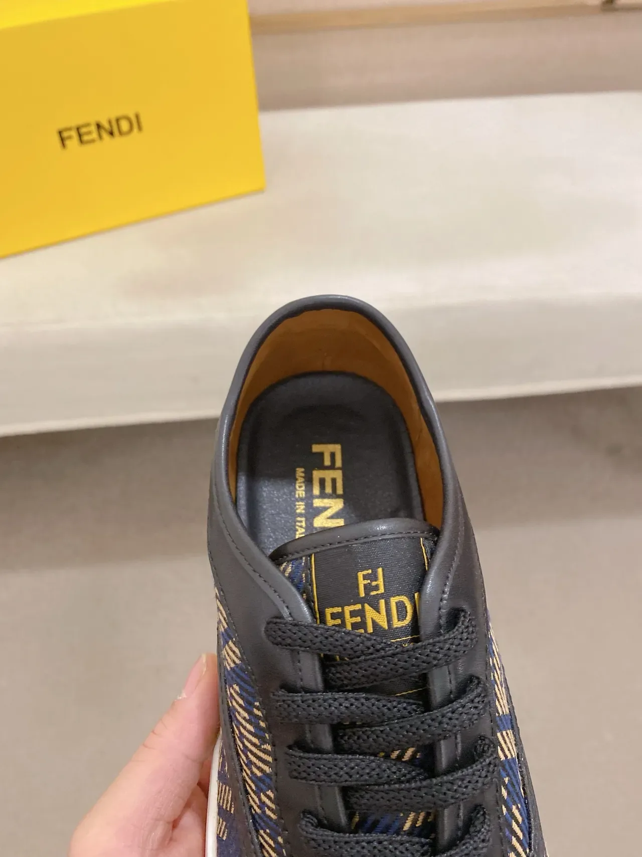 Fendi FF حذاء رياضي أزرق بحري أسود كاب تو منقوش نسيج أسلوب حياة 4
