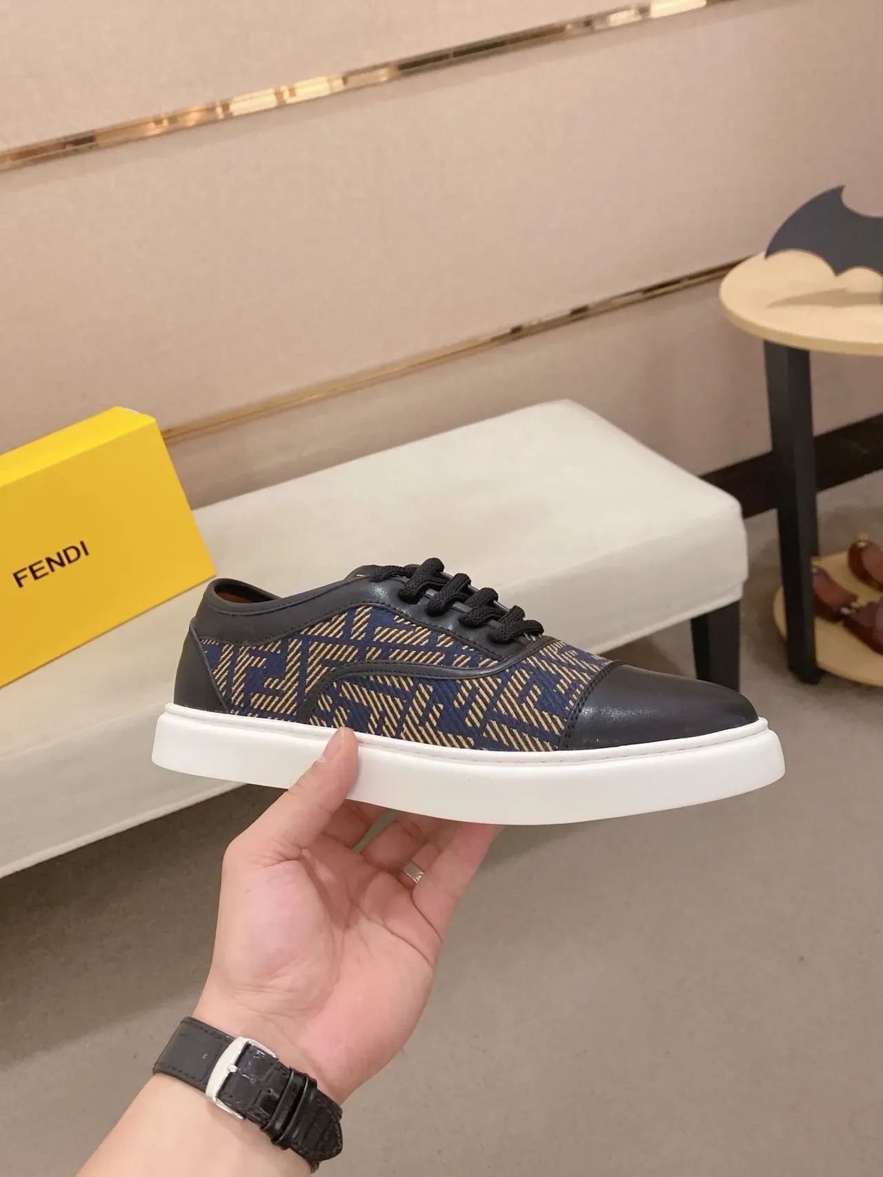 Fendi FF حذاء رياضي أزرق بحري أسود كاب تو منقوش نسيج أسلوب حياة 5