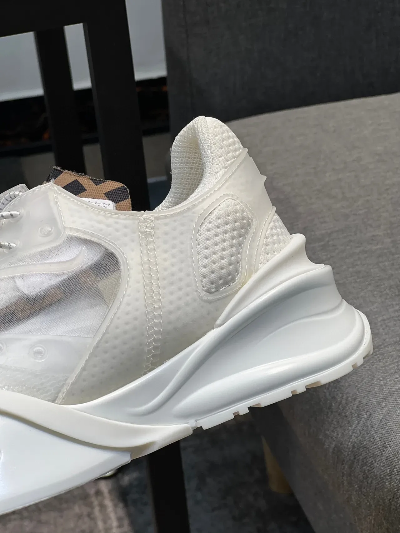 Fendi Mania Runner सफेद पारदर्शी ओवरले चंक स्नीकर 9
