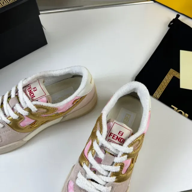 Tênis Fendi Low-Top com Colar Acolchoado em Rosa e Ouro Lifestyle 6