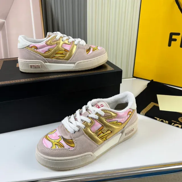 Tênis Fendi Low-Top com Colar Acolchoado em Rosa e Ouro Lifestyle 7