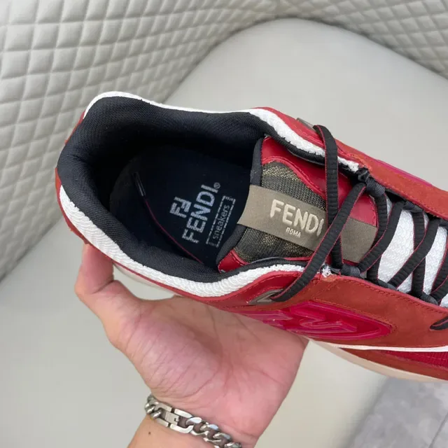 Fendi 红白 无带 踩脚 超大 FF 标志 生活方式运动鞋 3