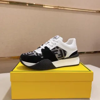 Fendi 白黑印花镶嵌不对称分层鞋面生活方式运动鞋