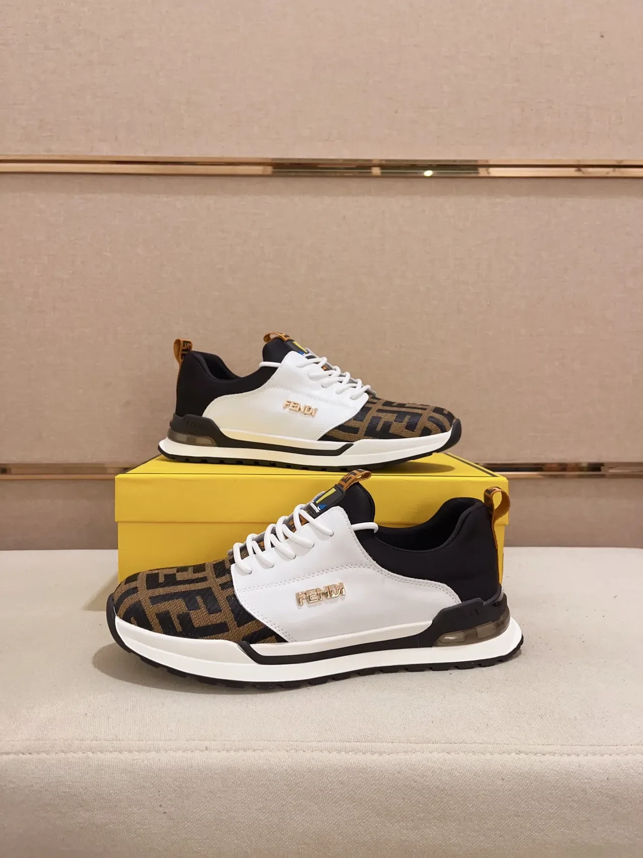 Fendi Blancas Marrones Upper de Material Mixto FF Monograma Tela Punta Lifestyle Sneakers 5