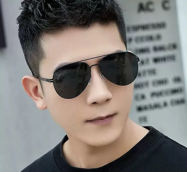 Lunettes de soleil style aviateur avec monture fine en métal noir 9