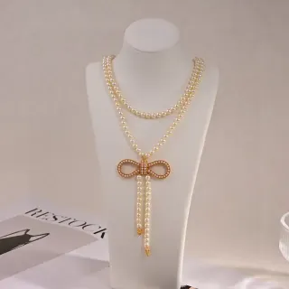 Collier de perles beige et doré double chaîne
