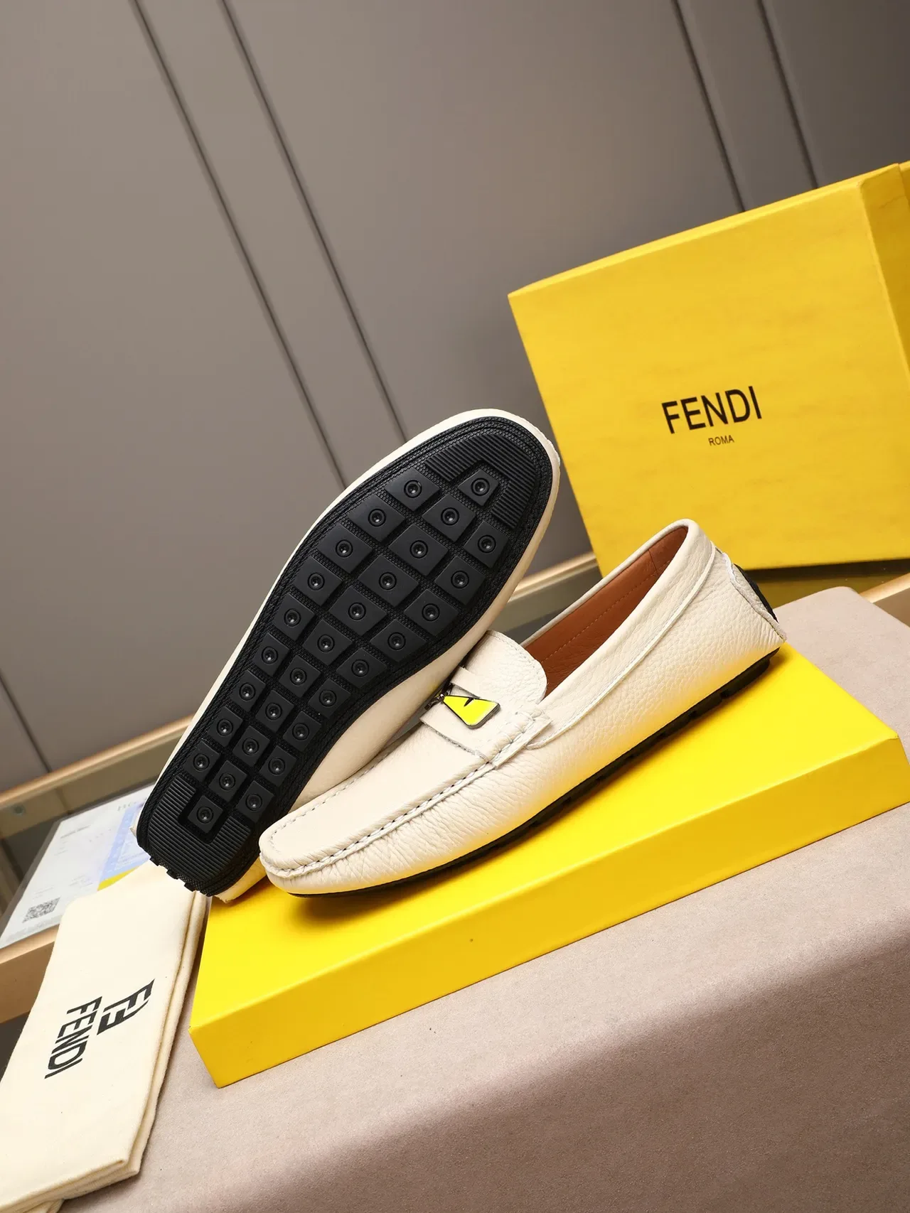 Beige Yellow Pebbled Leather Moc-Toe Stitching Loafer 4