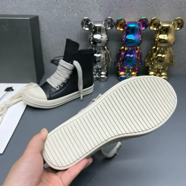 Chaussures lifestyle à talons hauts noires et crème avec fermeture éclair 4