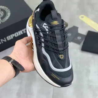 Sneakers lifestyle negro y dorado con upper de malla y midsole esculpido