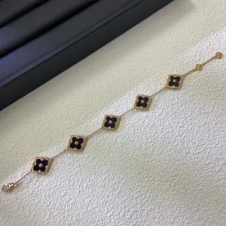 سوار سلسلة ذهب أسود مع أنماط كوادريفول إيمايل