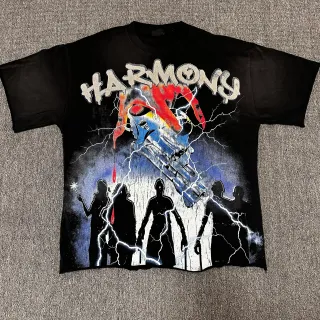 Camiseta negra oversize de cuello redondo con estampado gráfico
