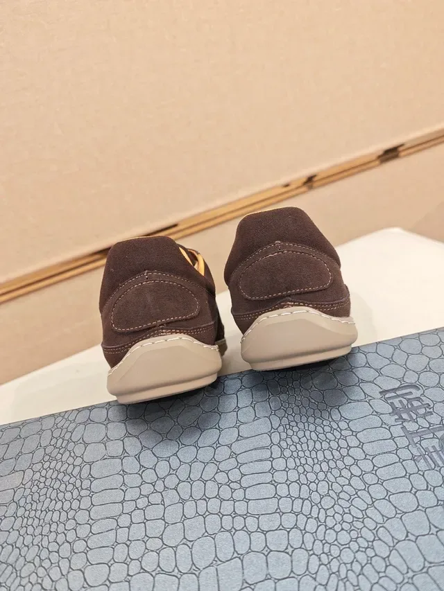Zapatilla Casual de Ante Marrón con Cordones y Bajo 3