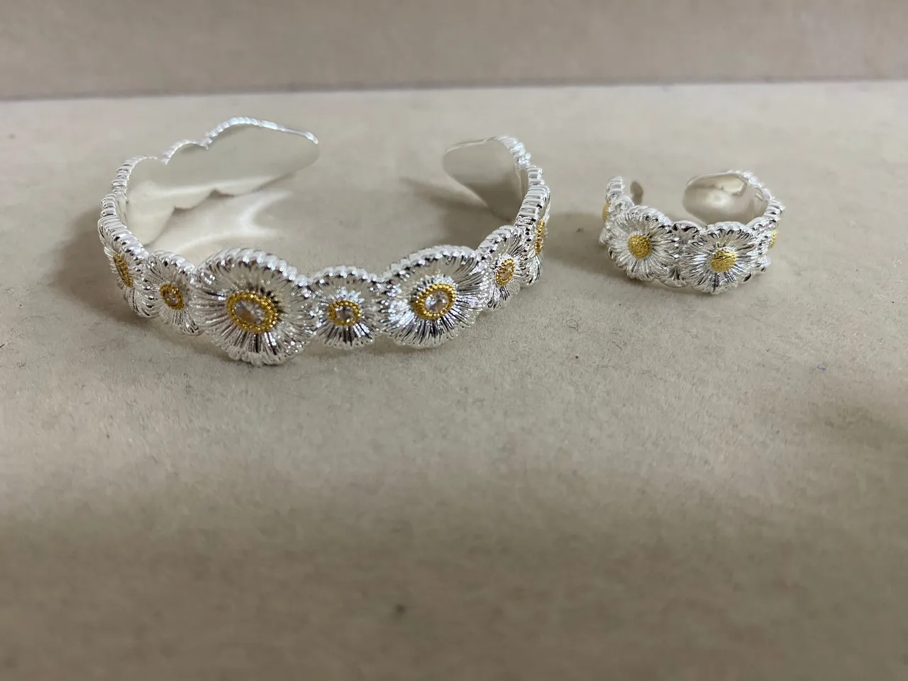 Buccellati 银金花卉纹理手链 2