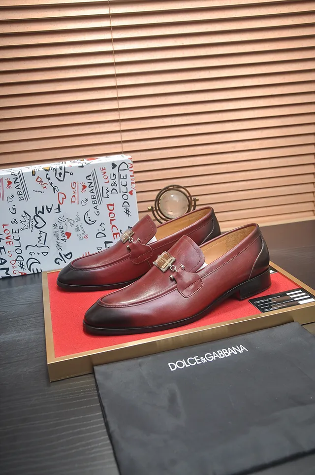 Mocassim en cuir bicolore bordeaux noir avec boucle métallique style mors de cheval 4
