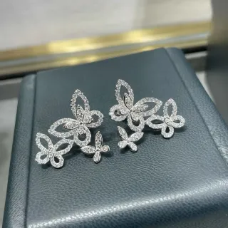 প্রজাপতি মোটিফ পাভে ক্রিস্টাল স্টাড ইয়ারিংস