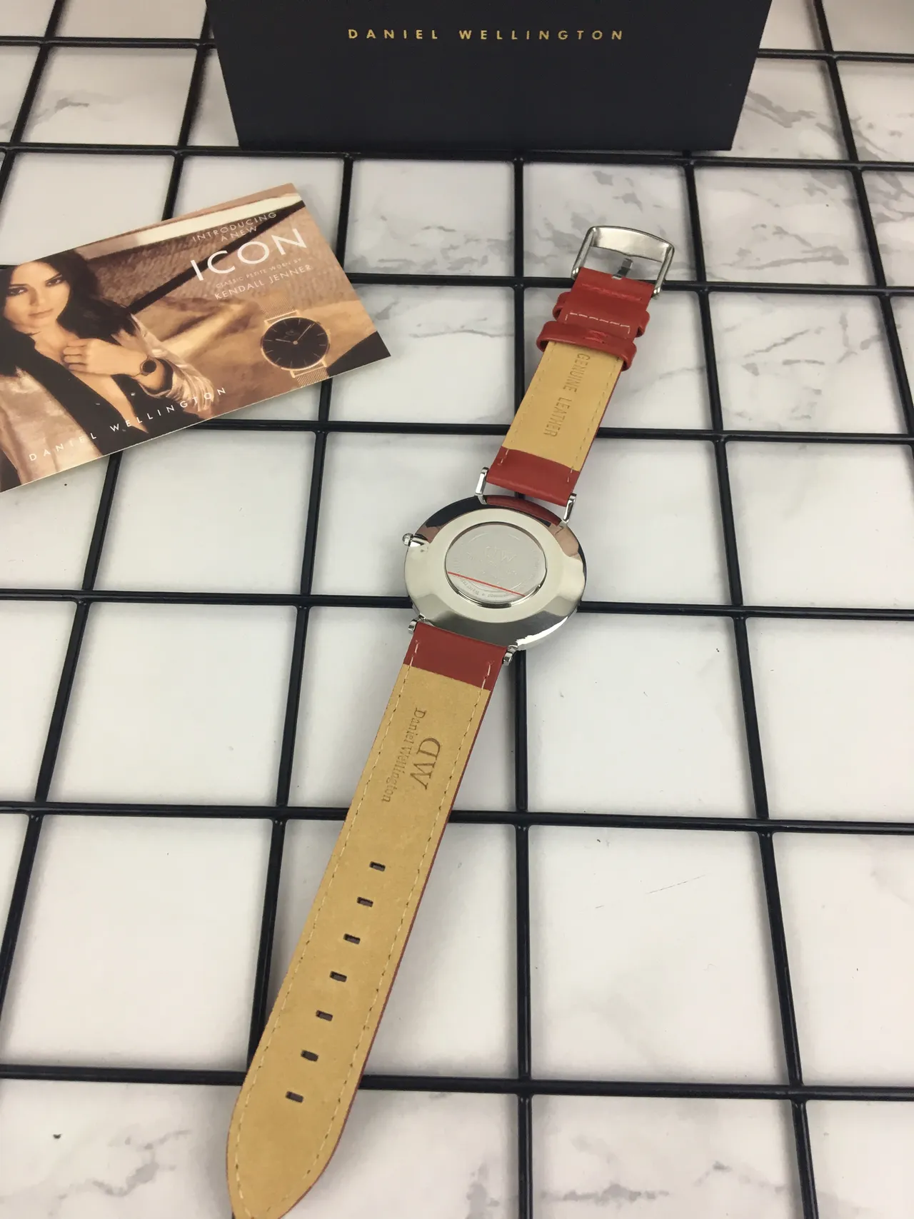 Daniel Wellington नीला लाल न्यूनतम पतली केस क्वार्ट्ज घड़ी 3